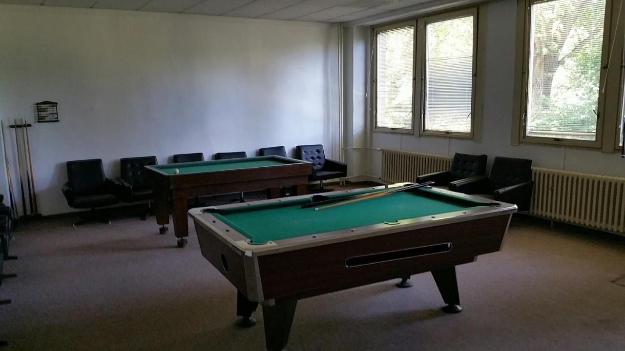 Hotel Hlaska Zlenice Екстер'єр фото